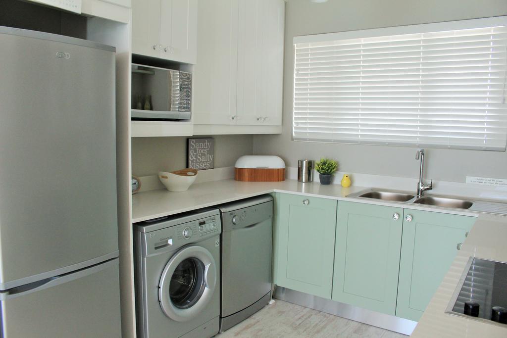 Blouberg Beachfront Apartment Bloubergstrand Room photo