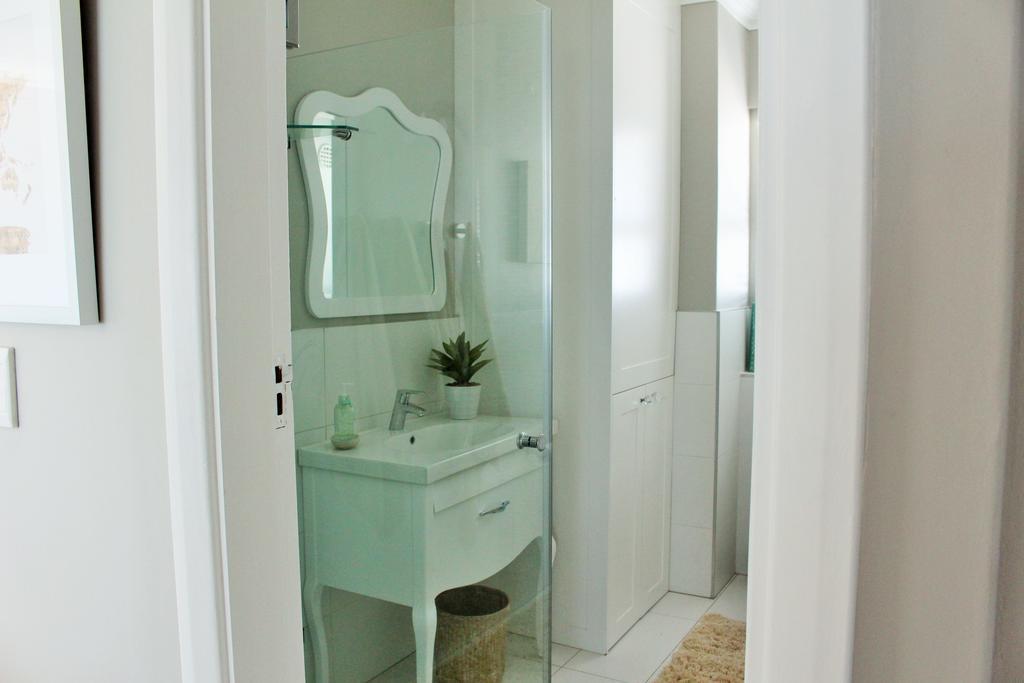 Blouberg Beachfront Apartment Bloubergstrand Room photo